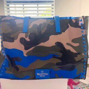 Valentino Garavani Rockstud Camo Tote – Blue Camo Statement Bag
